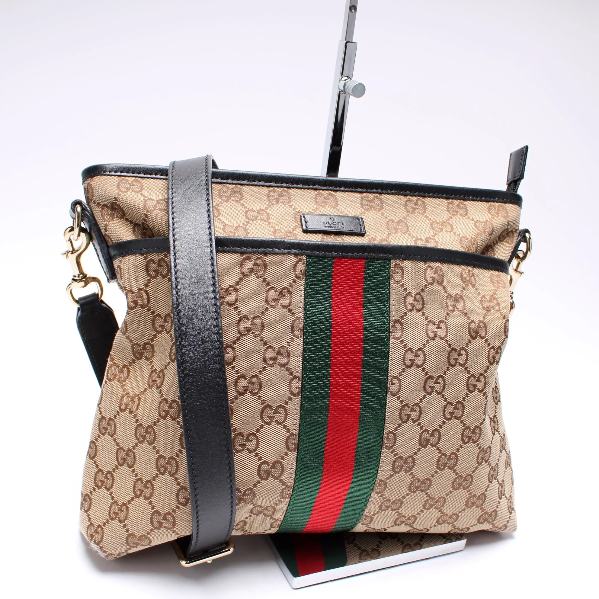 388926 GG Canvas Web Flat Messenger