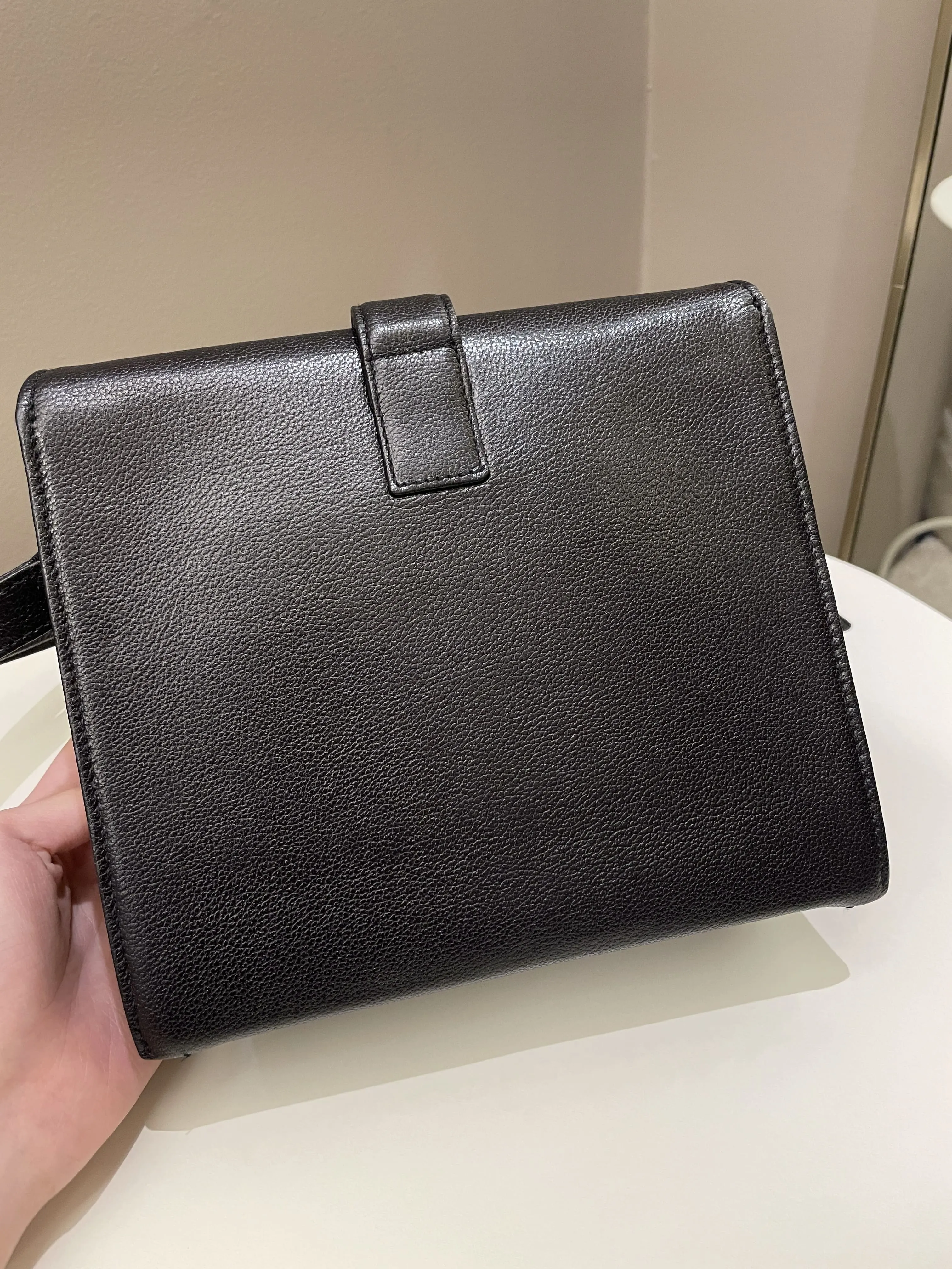 Chanel Vintage Messenger Crossbody Black Grainy Leather