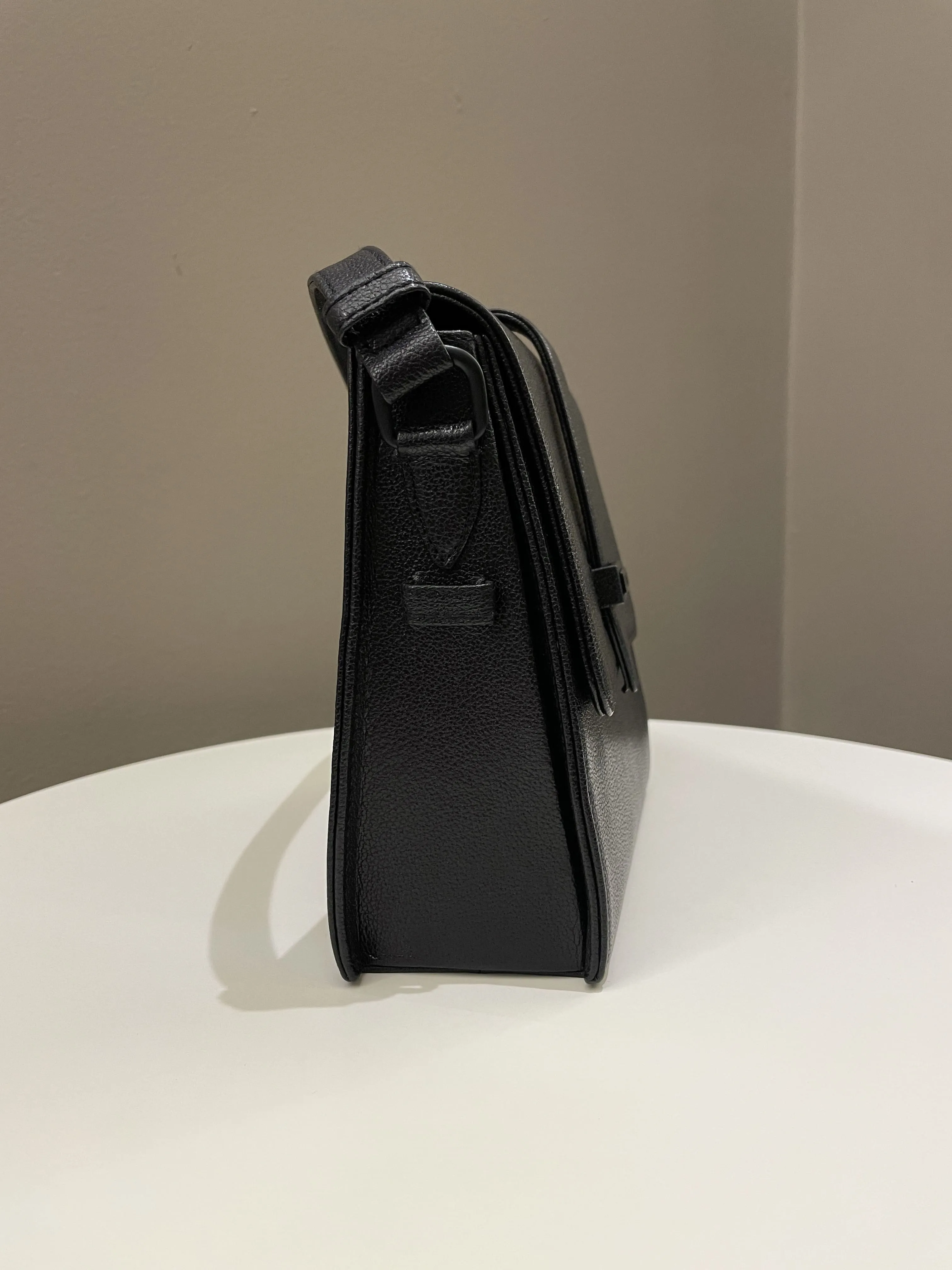 Chanel Vintage Messenger Crossbody Black Grainy Leather
