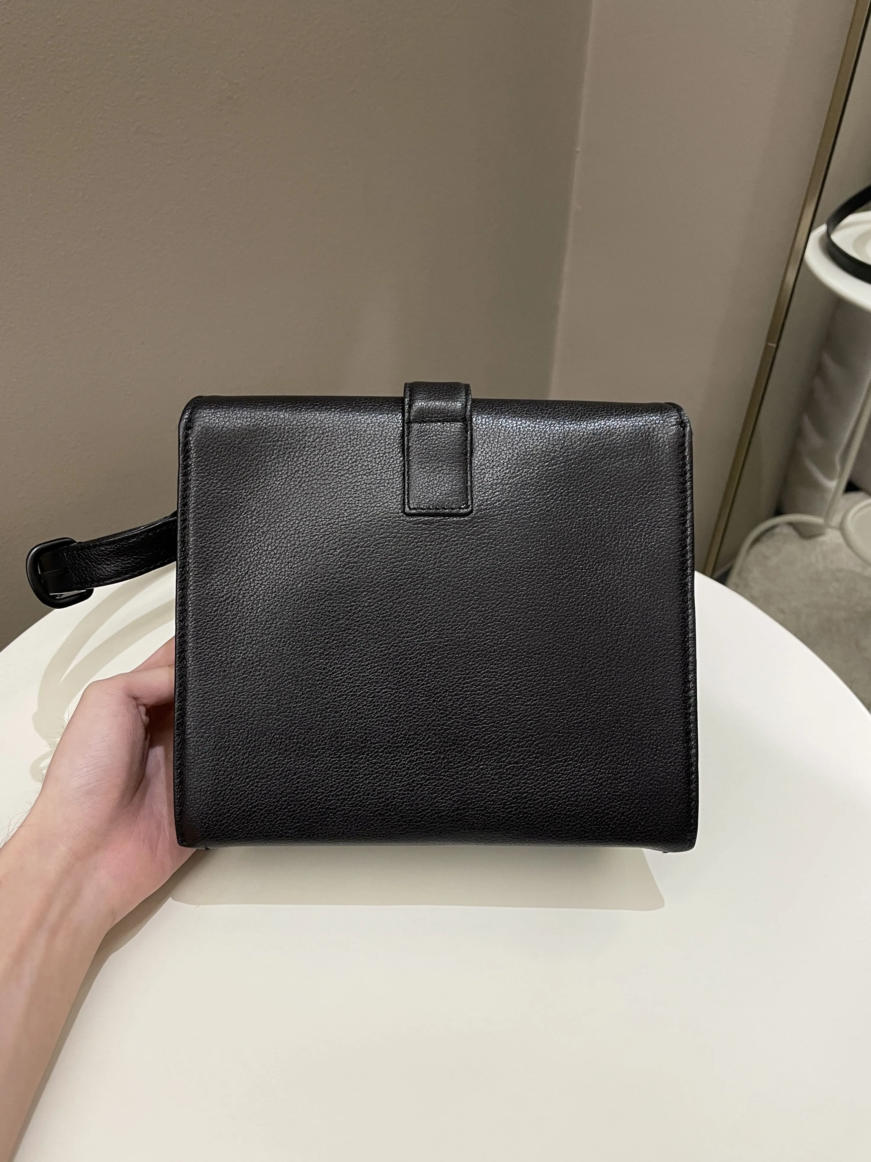 Chanel Vintage Messenger Crossbody Black Grainy Leather