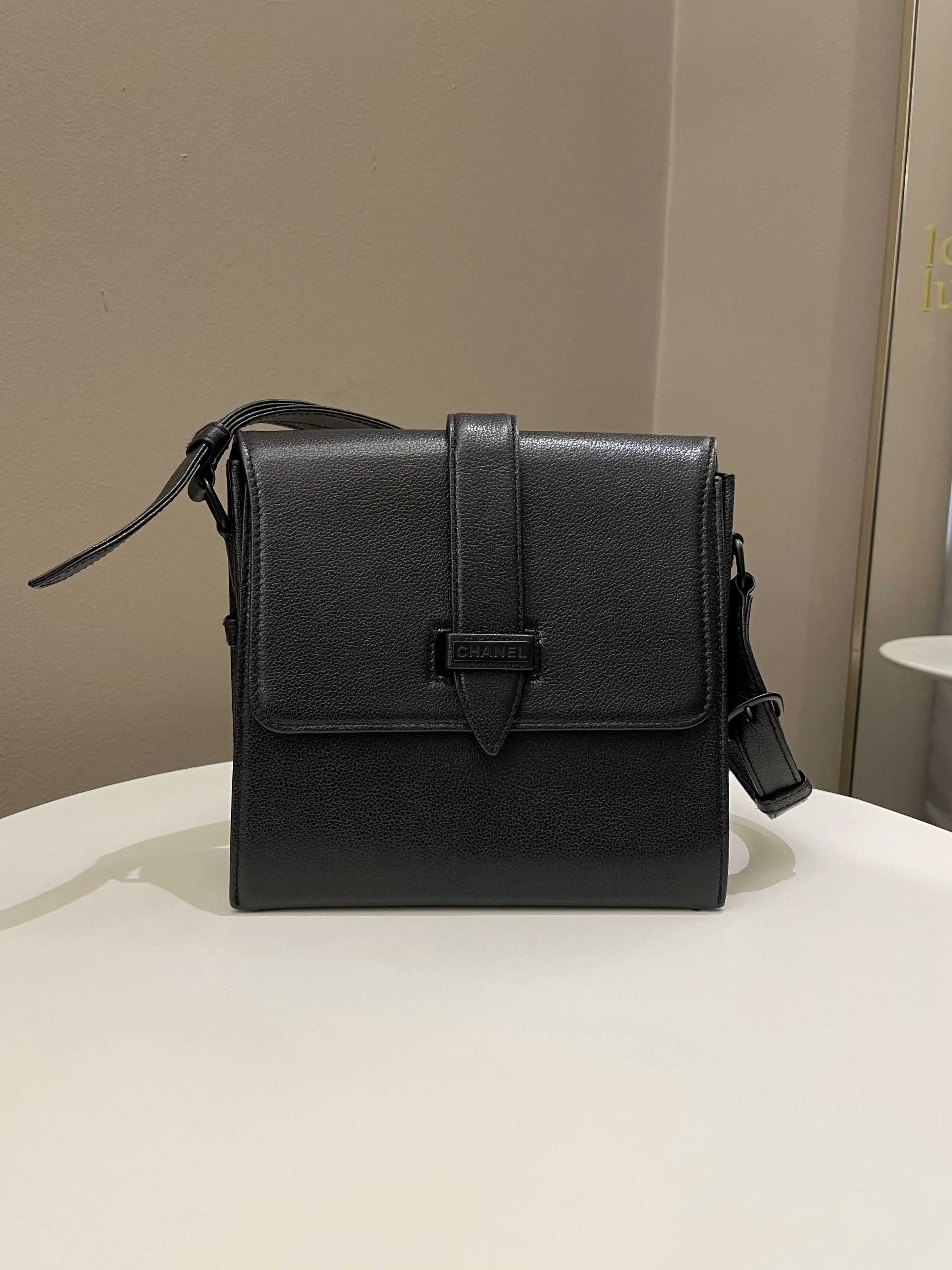 Chanel Vintage Messenger Crossbody Black Grainy Leather