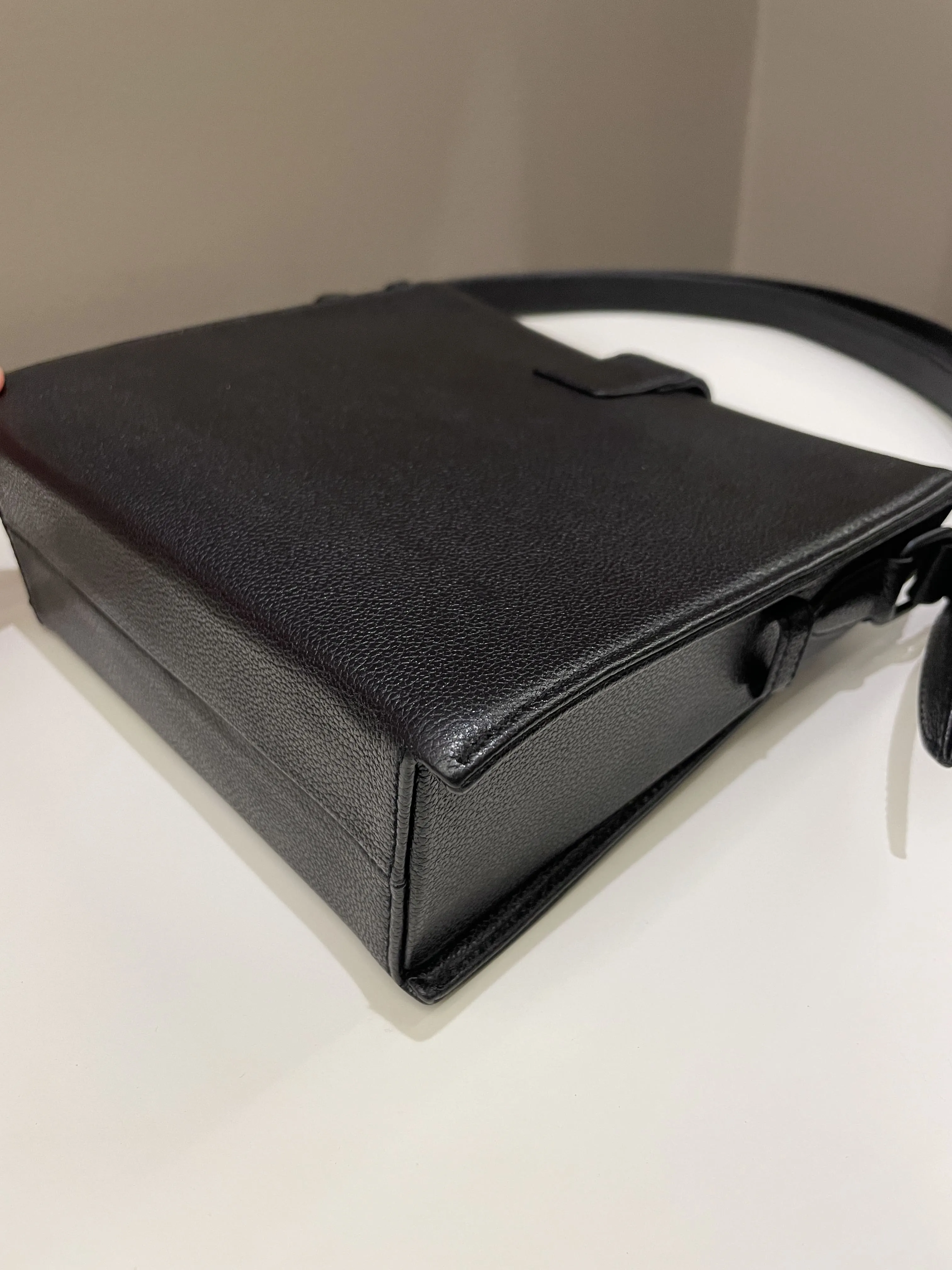 Chanel Vintage Messenger Crossbody Black Grainy Leather