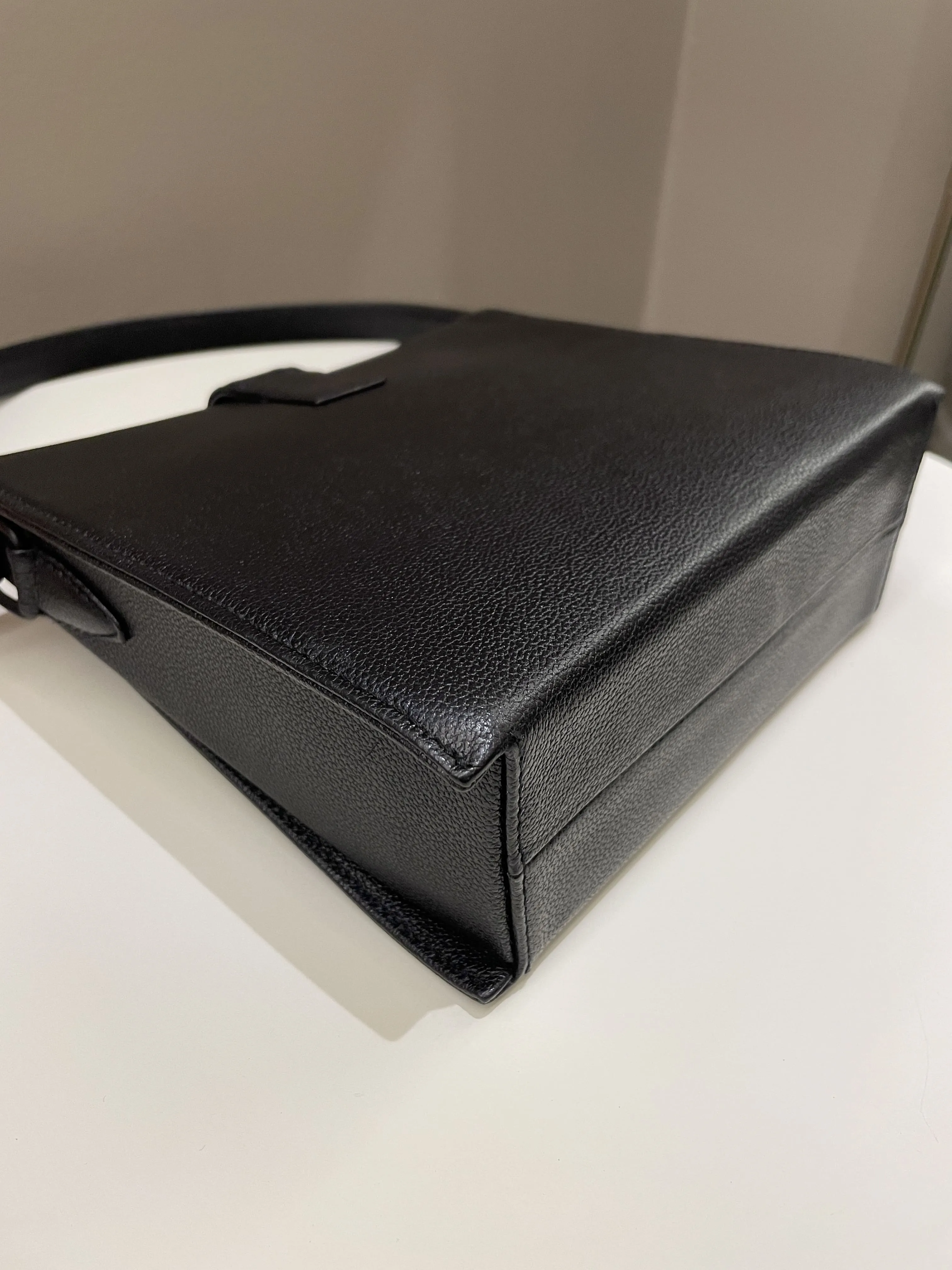 Chanel Vintage Messenger Crossbody Black Grainy Leather